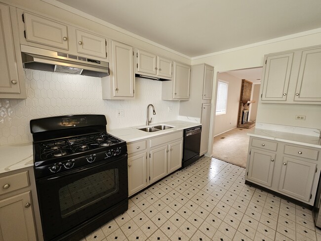 Foto del edificio - 2385 Goldfinch St