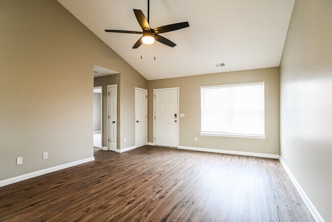 Foto del edificio - 300 Glencroft Dr