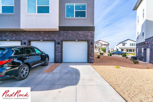 Foto del edificio - Spacious 3 Bedroom Unit in Desert Color Wi...