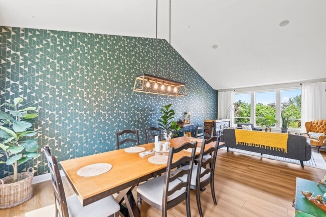 Foto del edificio - Exquisite Fox Island Home 3 Bedroom, 3.5 B...