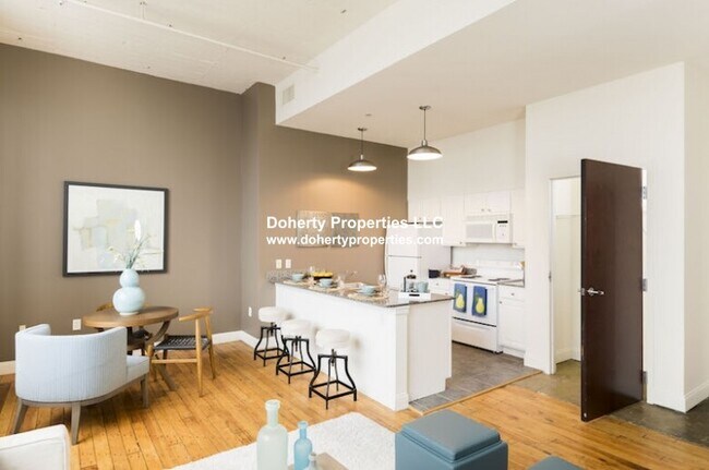 Building Photo - 305 Dutton St
