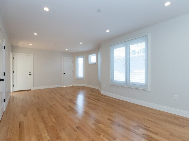 Building Photo - 5 Tovar St