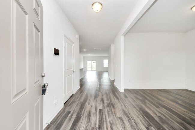 Building Photo - 2056 Spindletree Ln