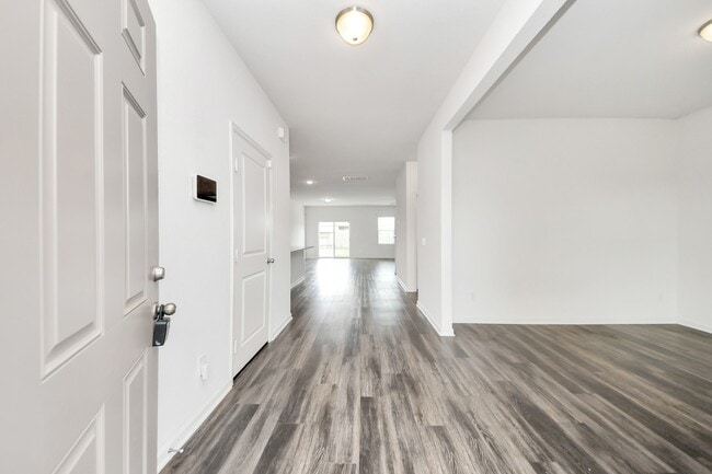 Foto del edificio - 2056 Spindletree Ln