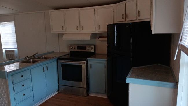 Building Photo - 7008 Chestnut Dr