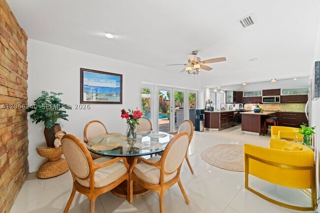 Foto del edificio - 930 NE 182nd St