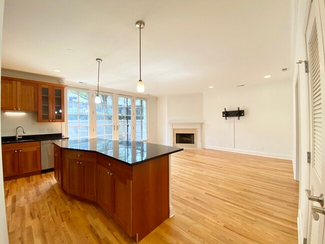Foto del edificio - 3717 N Wilton Ave