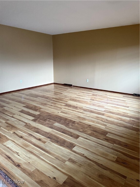 Foto del edificio - 15809 Montrose Ave