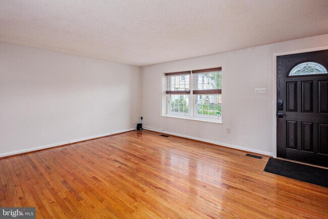 Building Photo - 21 Valley Park Ct