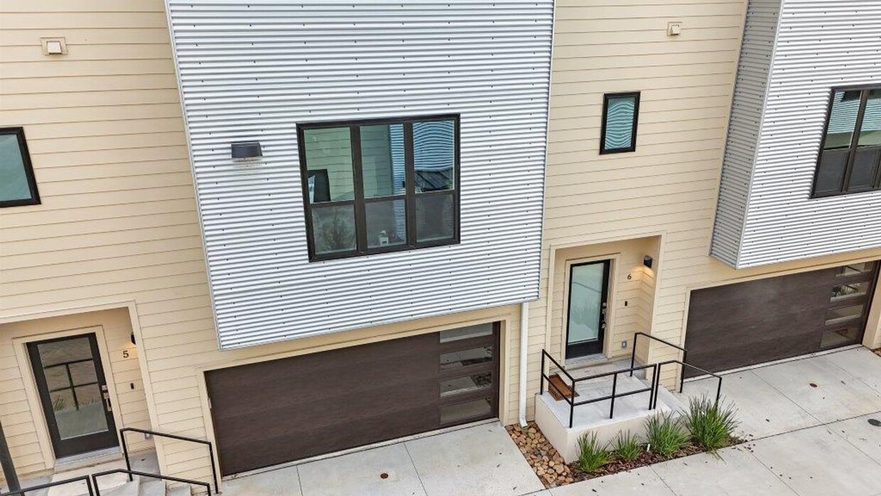 Primary Photo - Brand New Emerson Condo 3 bedroom 3 1/2 bath