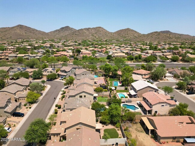 Building Photo - Charming 4 Bed 3 Bath Home in Norterra Area