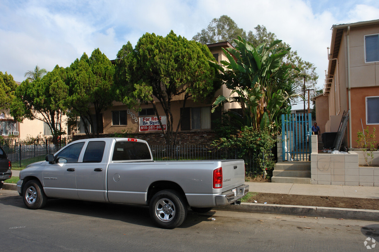 Foto del edificio - 8908 Columbus Ave