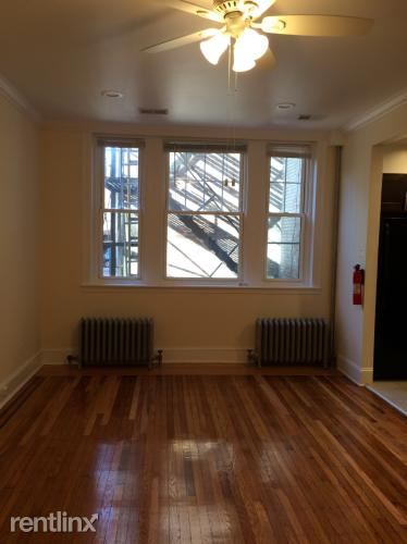 Building Photo - 324 S 11th St