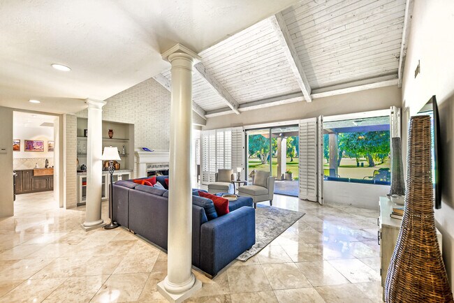 Building Photo - 749 Inverness Dr