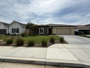 Building Photo - 8607 Avon St