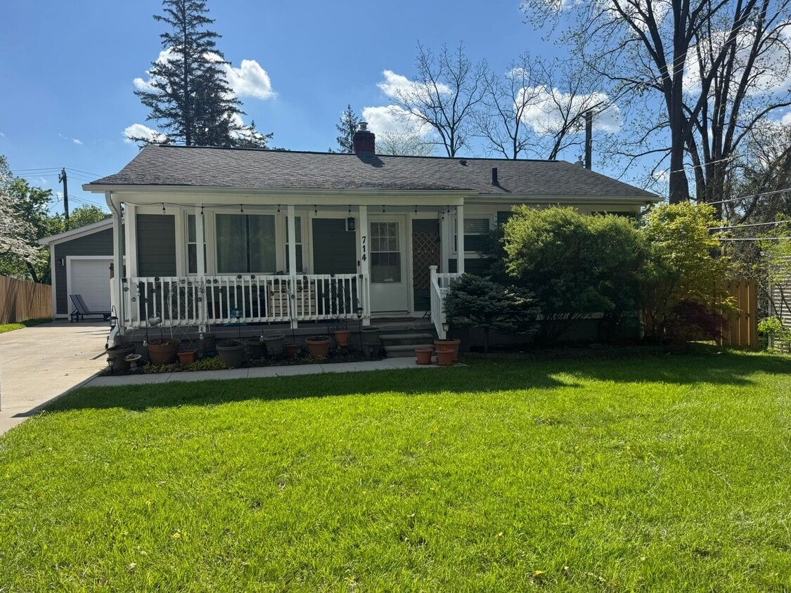 Fully Updated 3 Bedroom - 1 bathroom home - $3,000 - Fully Updated 3 Bedroom - 1 bathroom home - $3,000