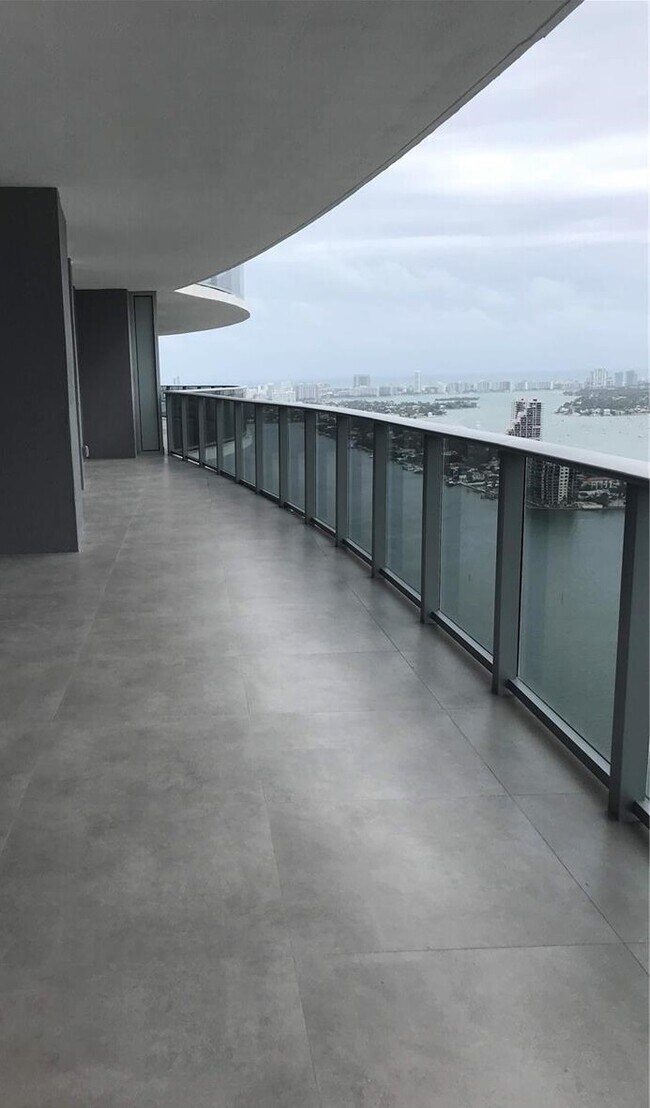 Foto del edificio - 488 NE 18th St