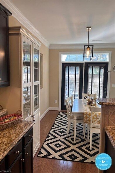 Foto del edificio - 716 CARNEROS Cir