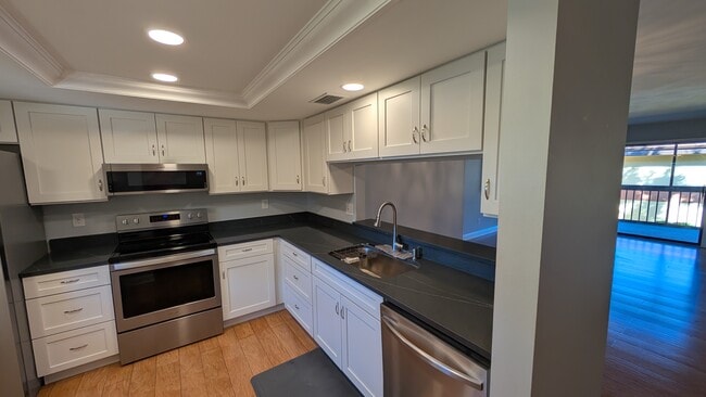 Building Photo - 6110 Whiskey Creek Dr