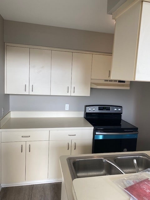 new stove in kitchen - 405 N Main St