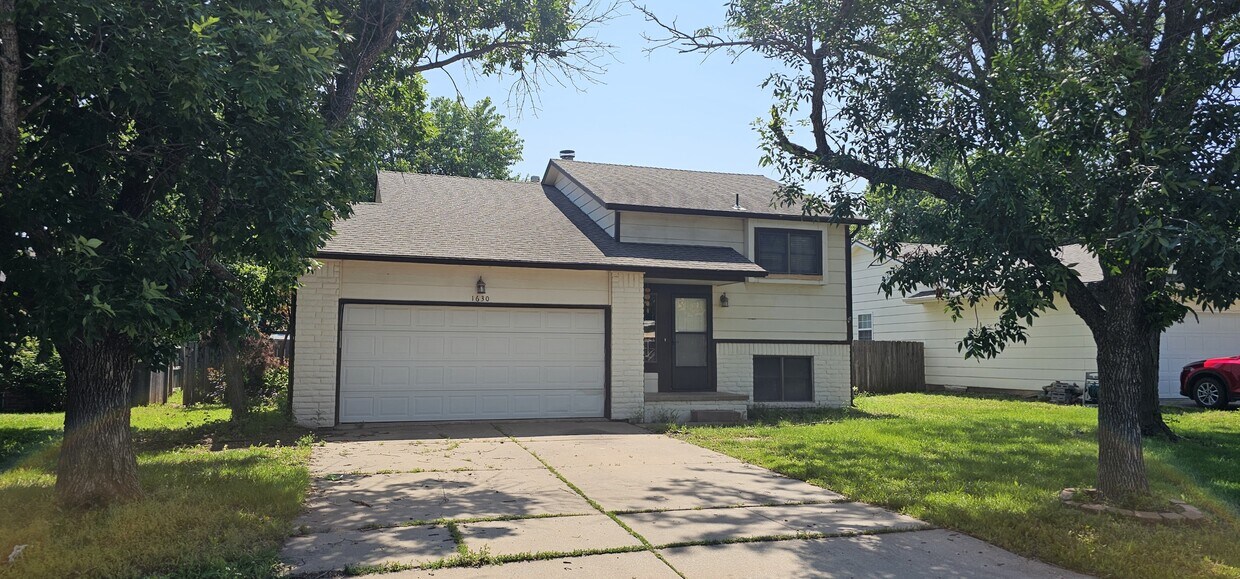 Foto principal - 1630 S Red Oaks St