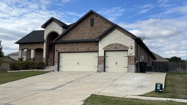 Building Photo - 6201 Morganite Ln