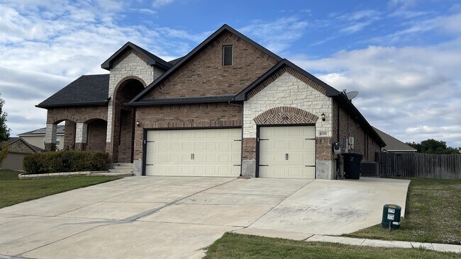 Foto del edificio - 6201 Morganite Ln