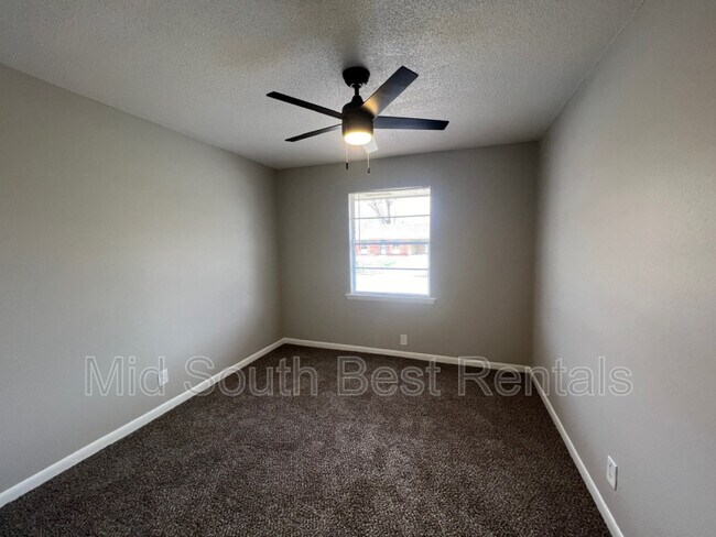 Foto del edificio - 861 Hackberry Ln