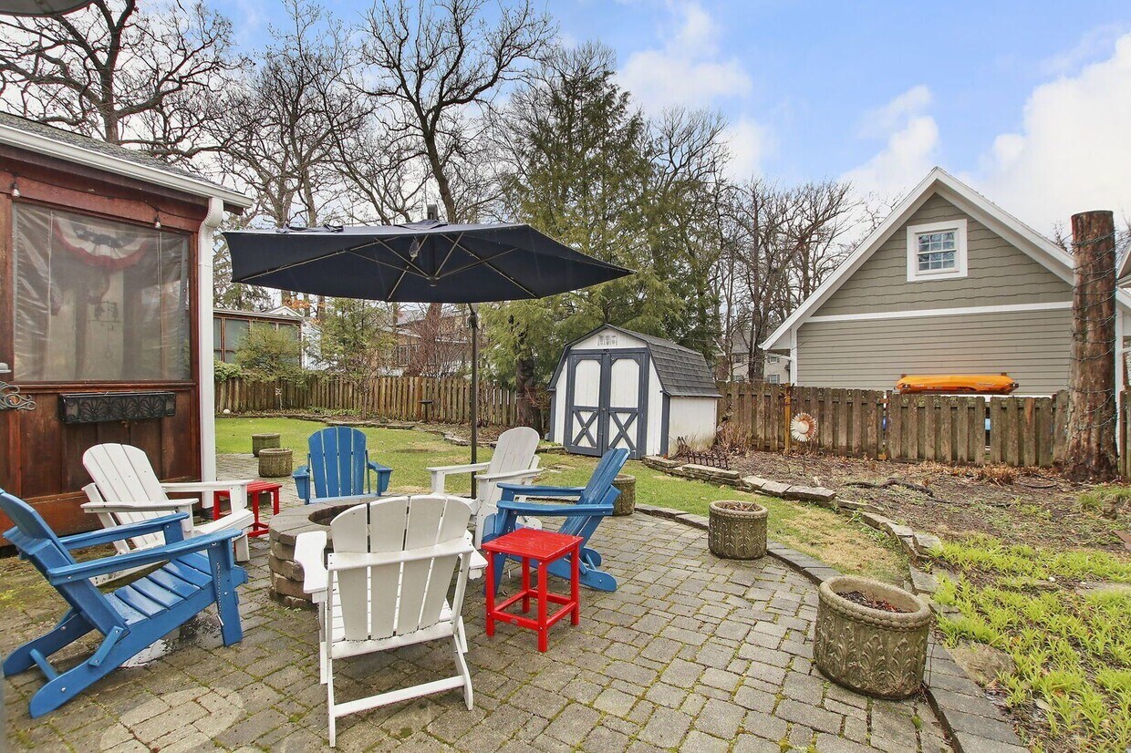 Foto del edificio - Lake Geneva Retreat w/ Pier Access & Fire Pit Available for Monthly & Mid-Term Rentals