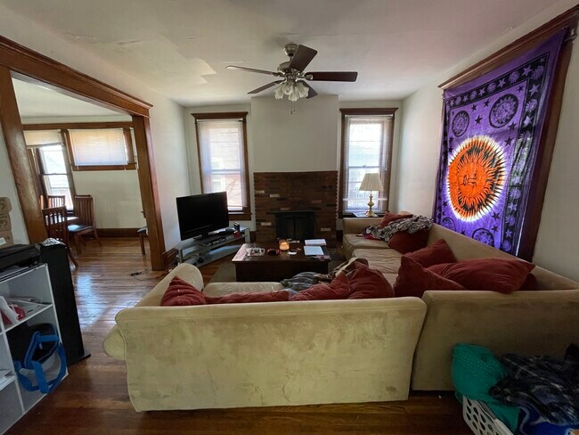 Building Photo - 207 E Oakland Ave