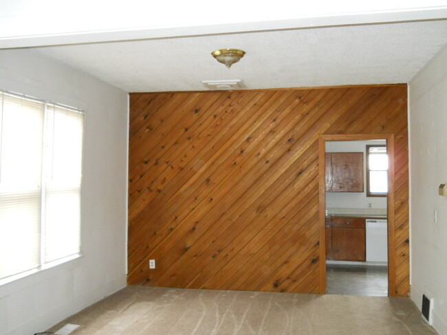 Building Photo - Cute 2bd/1ba Vintage Bungalow