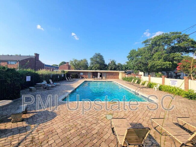 Foto del edificio - 2530 E North St