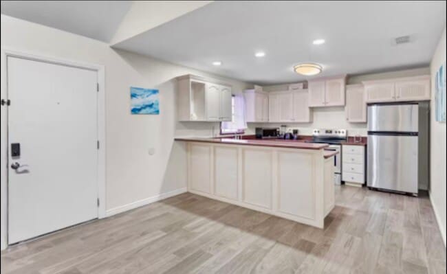 Building Photo - 102 W Corral St