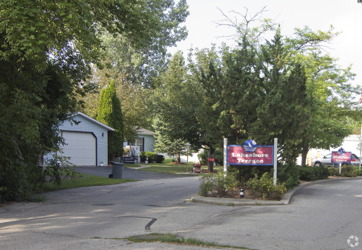 Lakeshore Terrace Apartments in North Fond du Lac, WI