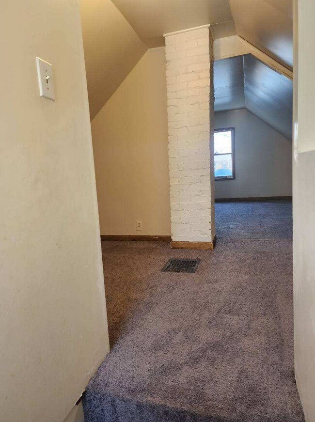 Building Photo - 2223 Peach St