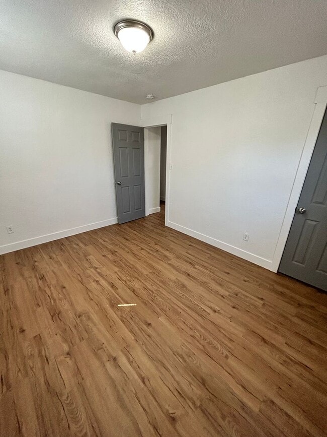Building Photo - Lambourne Duplex