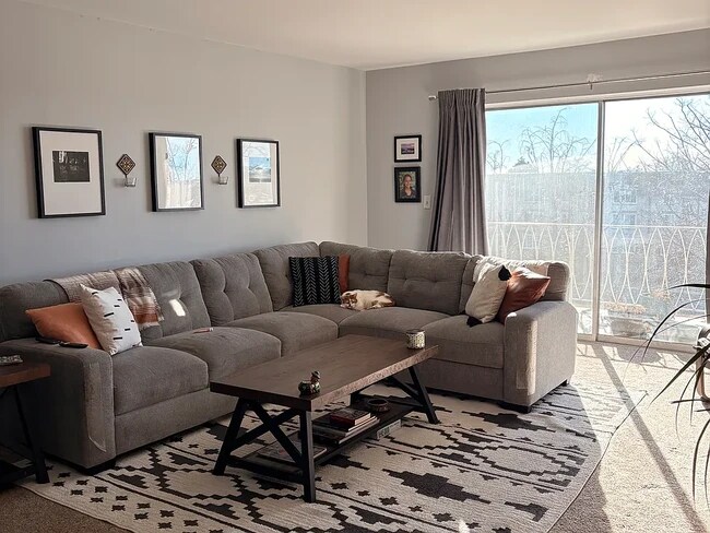 Foto del edificio - 1301 S Finley Rd