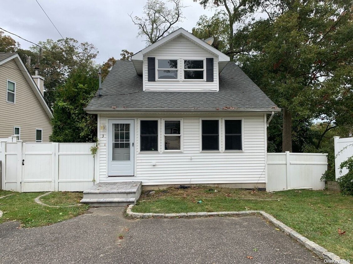 Primary Photo - 3 Oakmont Ave