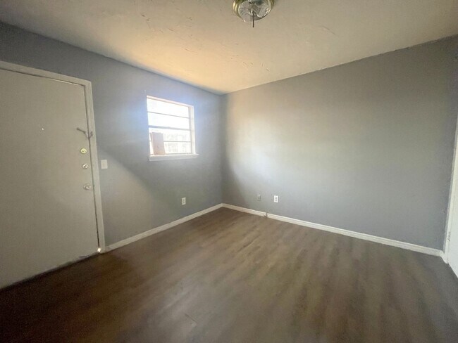 Building Photo - 104 South Belleview Street