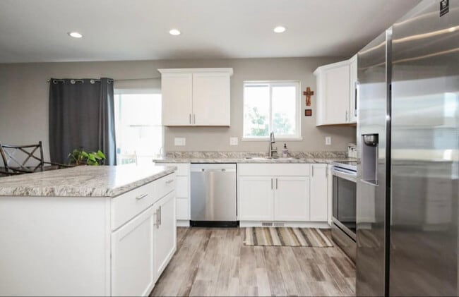 Building Photo - 1600 East 69th St N