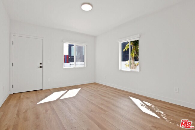 Foto del edificio - 2539 1/4 Cloverdale Ave