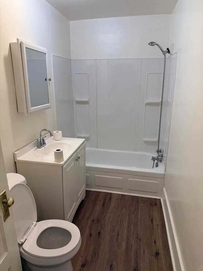 Foto del edificio - Newly Remodeled 2-Bedroom Townhouse