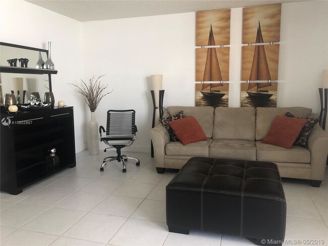 Building Photo - 3725 S Ocean Dr 1025 Hollywood Fl 33019