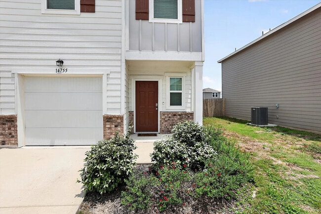 Building Photo - Room in Single Family Home on Maple Ter