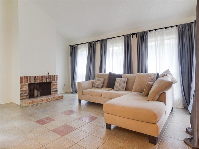 Foto del edificio - 9226 Westwood Village Dr
