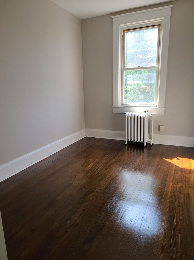 Building Photo - Ready to Move In!  RenovatedThree Bedroom ...