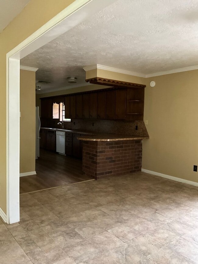 Building Photo - 323 McReynolds Cir
