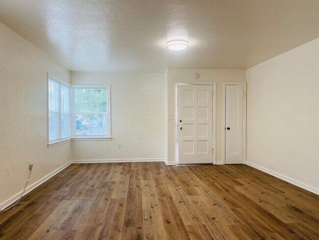 Building Photo - Remodeled 1/1 available in Downtown Fairfi...
