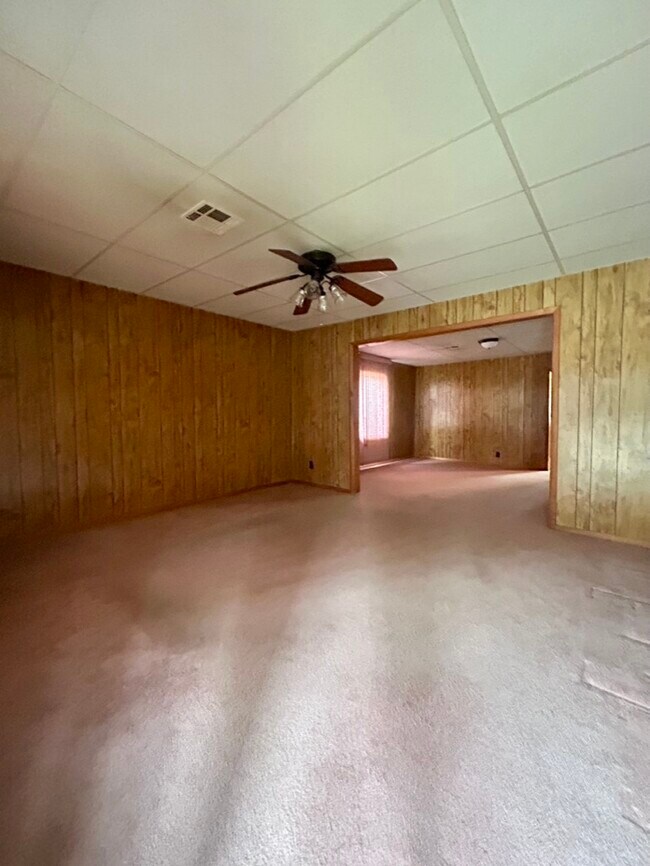 Building Photo - 928 East Side Blvd