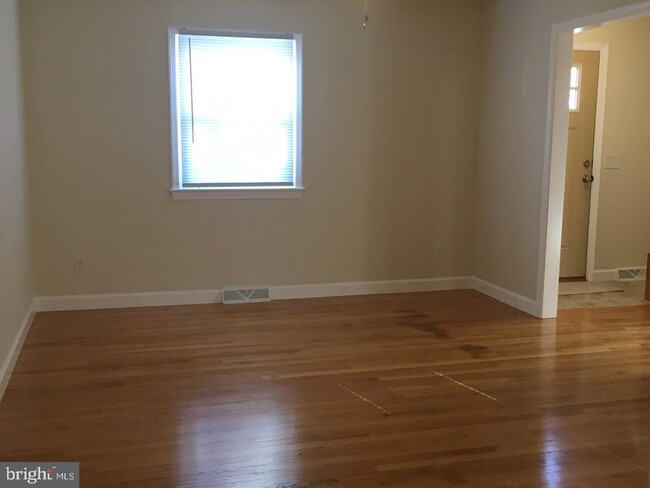 Building Photo - 427 Ridgemore St